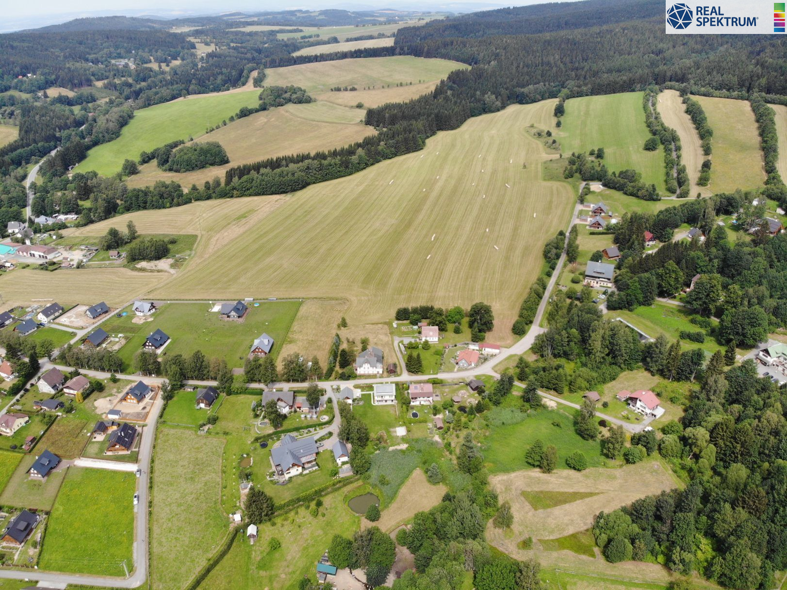 Prodej velkého RD k rekonstrukci, pozemek 1.120 m2, Deštné - obrázek č.9